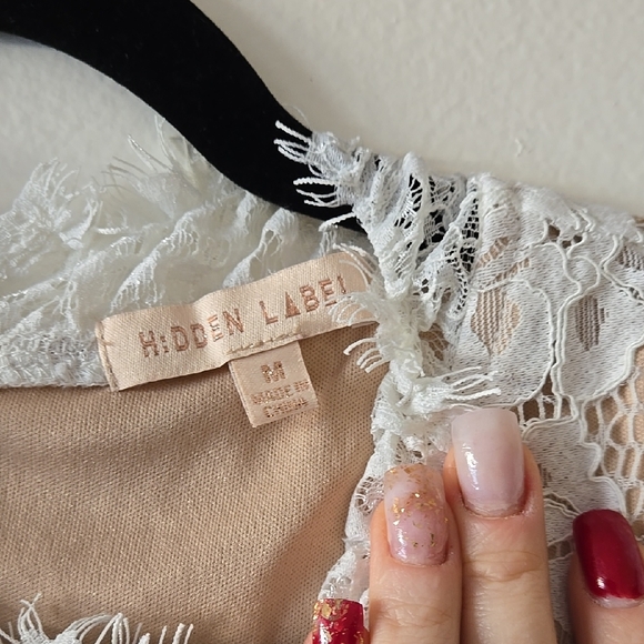 Elegant White Lace Dress - Picture 2 of 4